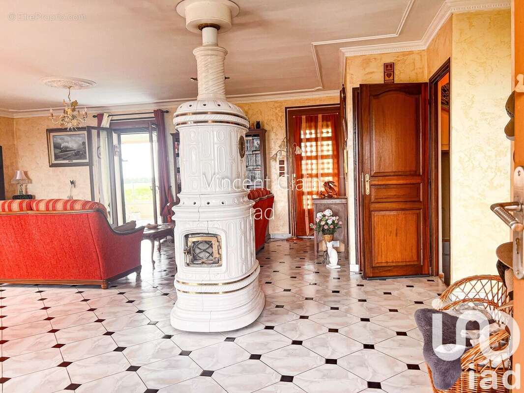 Maison 175 m² à Fontaine-Chalendray  - photo 5