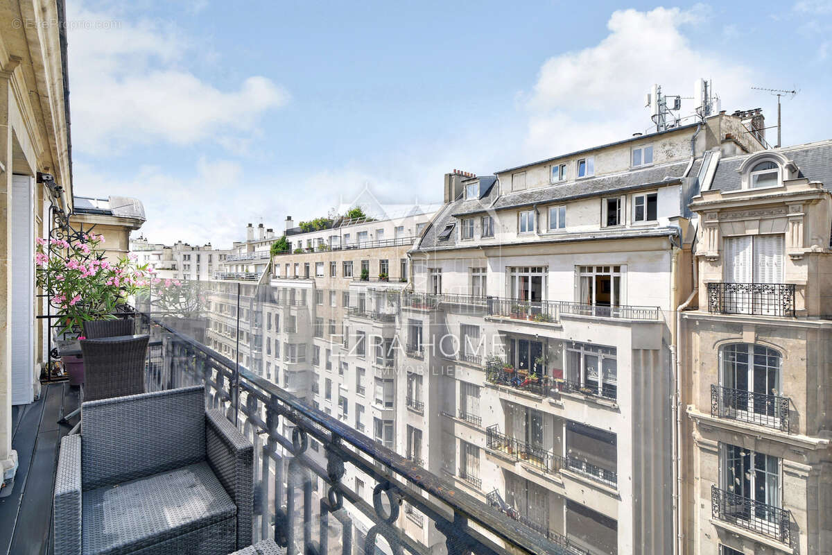 Appartement à PARIS-17E