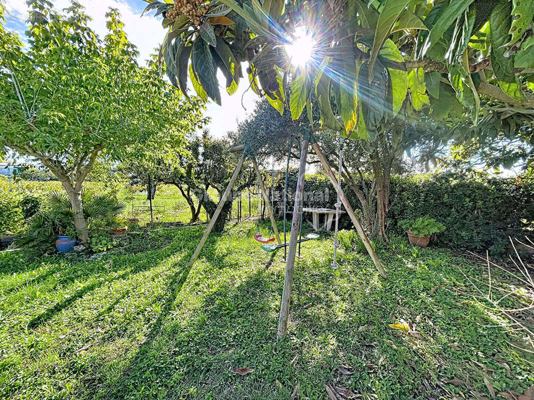 Maison à SAINTE-CECILE-LES-VIGNES