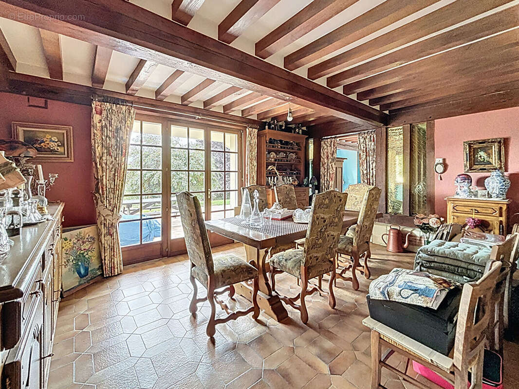 Maison à SAINT-CYR-DU-RONCERAY