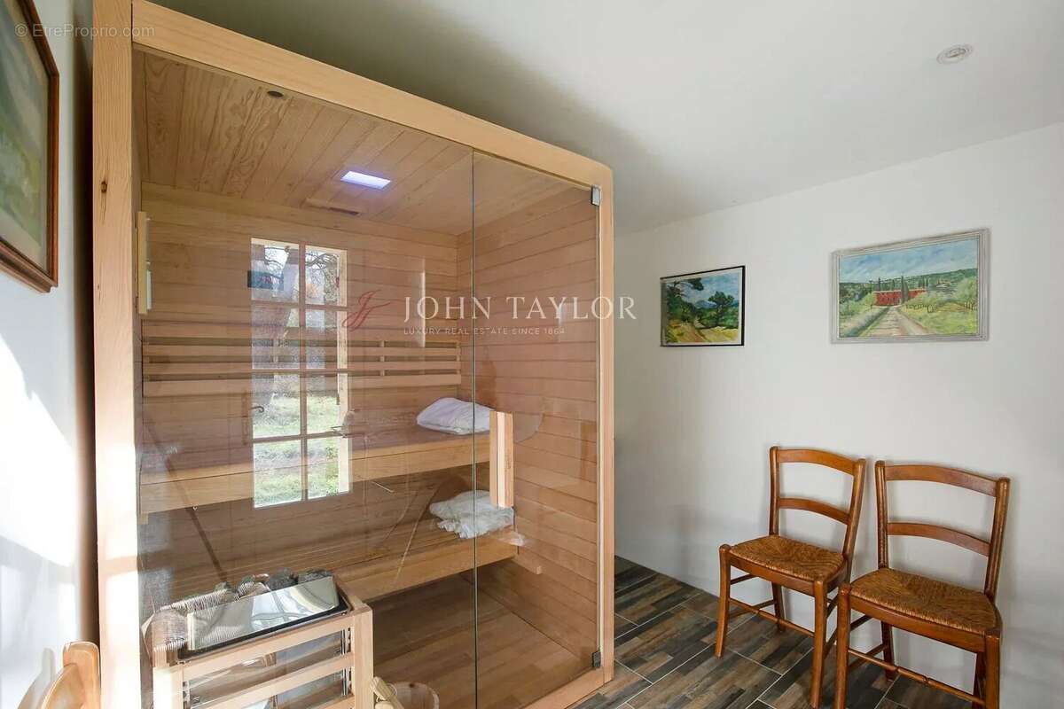 Maison à vendre sur Ménerbes – Vue sur le Luberon, piscine et beau potentiel au calme - photo 9