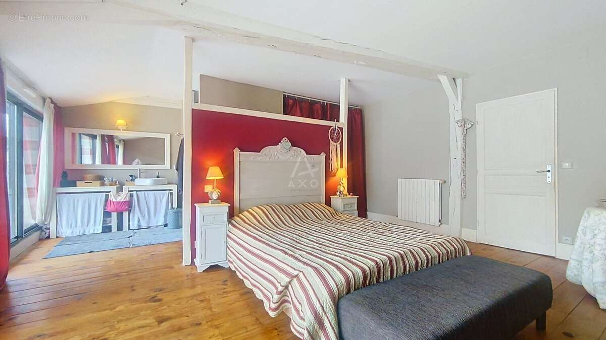 Maison de ville de 312 m² au cur de Roquefort avec jardin, piscine et garage - photo 12