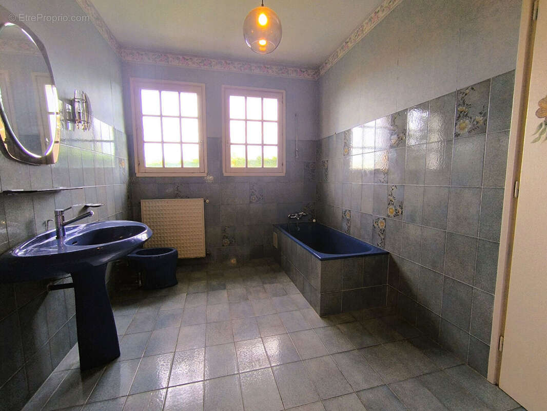 Maison à COMMEQUIERS