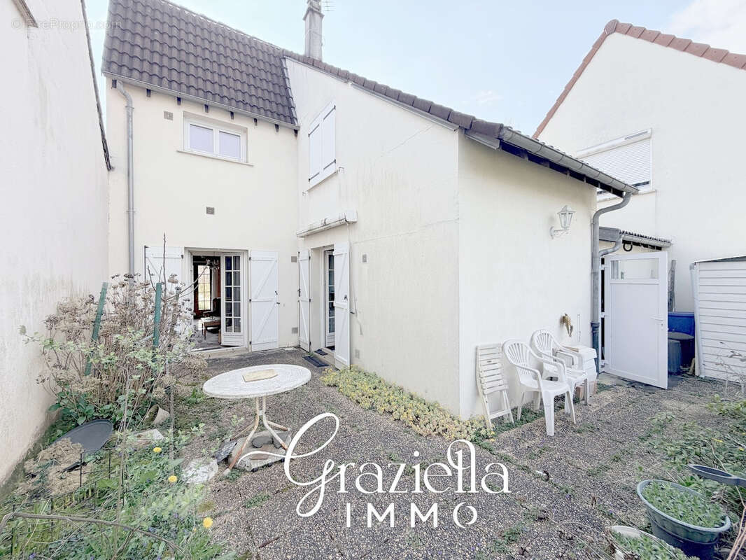 Maison à DAMPNIAT