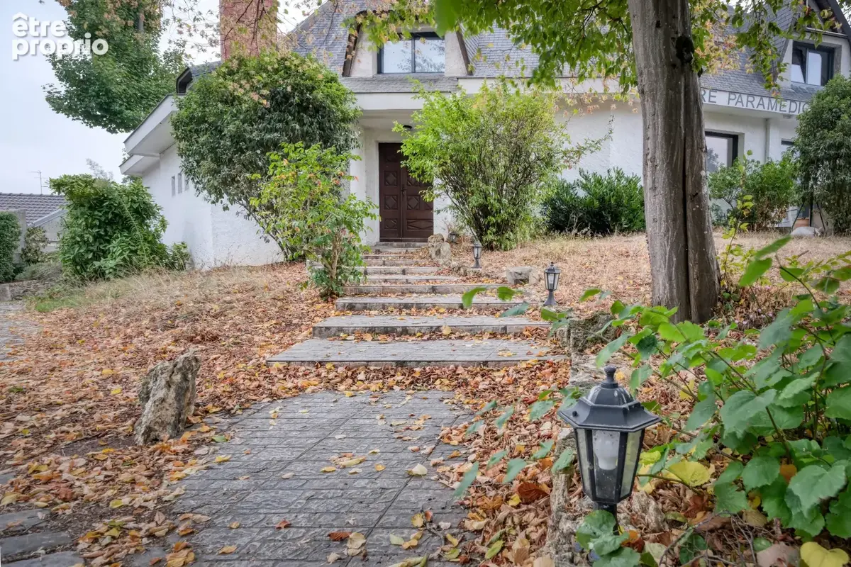 Maison  atypique sur 3 niveaux - 3 chambres - jardin - - photo 2