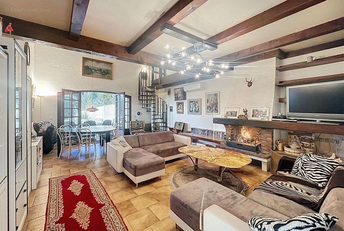 Maison à SAINT-LAURENT-DU-VAR