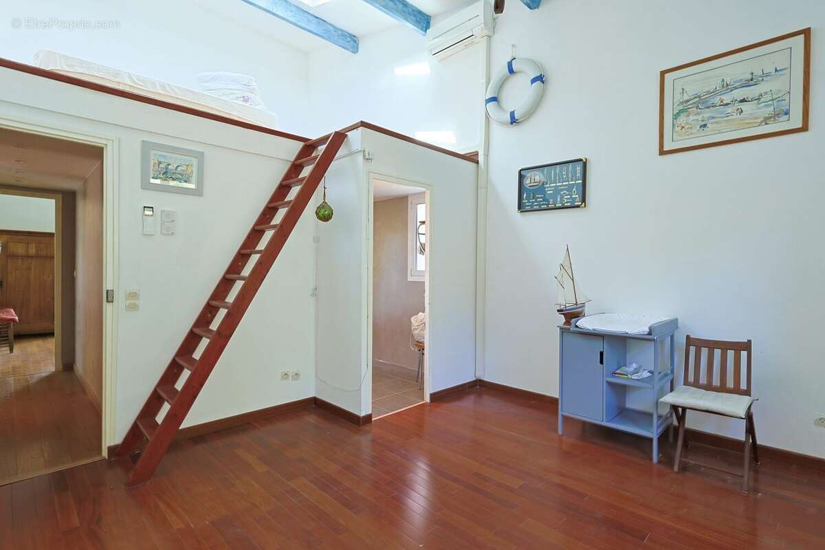 Maison à MEOUNES-LES-MONTRIEUX