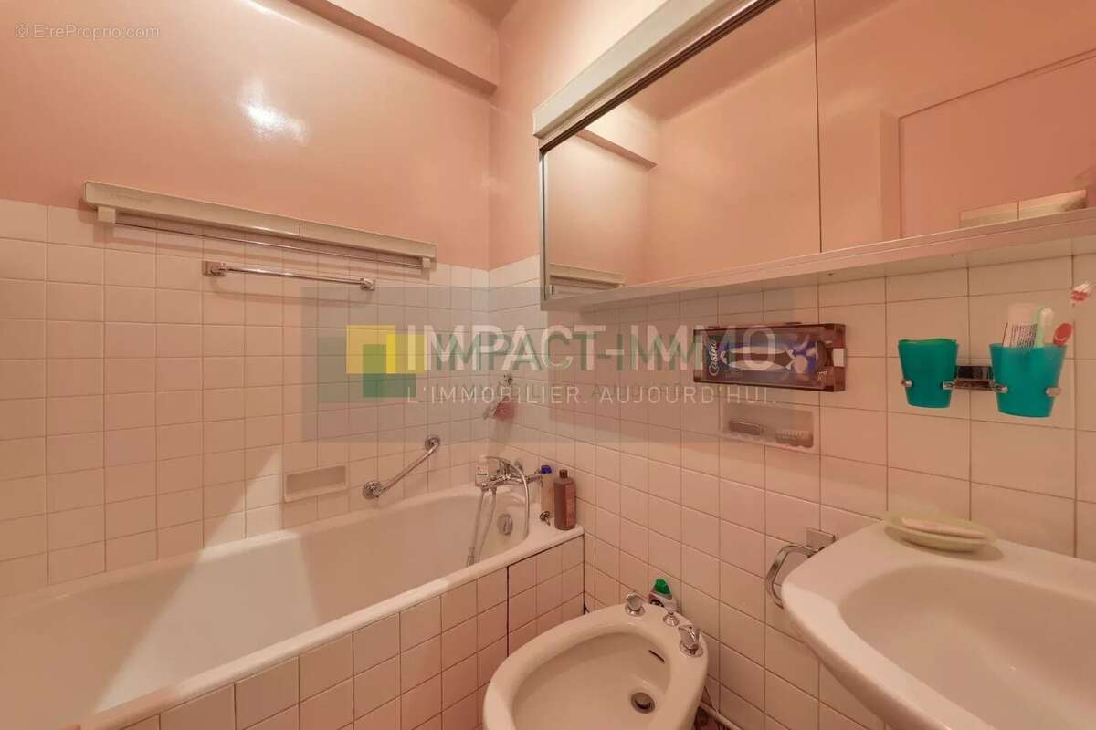 Appartement à COURBEVOIE