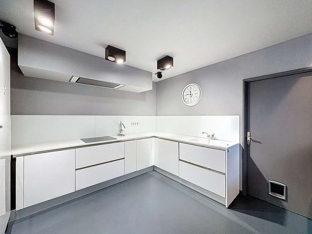 Commerce à SAINT-ETIENNE