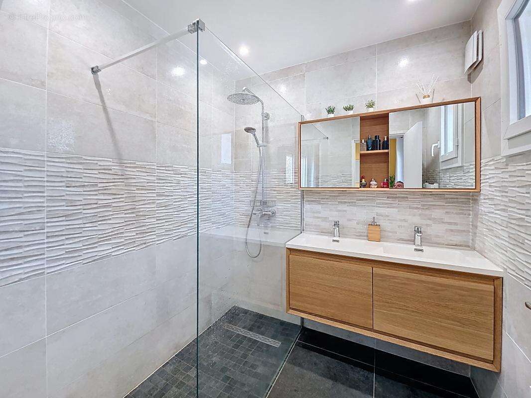 Maison à CHENNEVIERES-SUR-MARNE