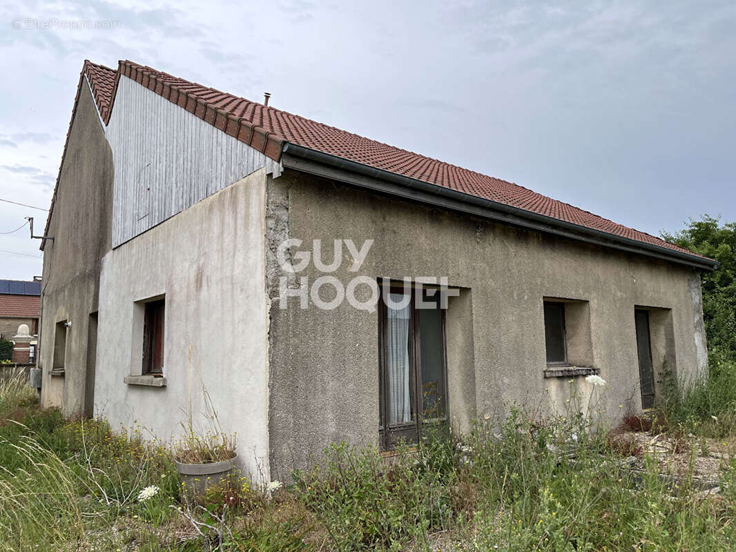 Maison à MONTIGNY-LA-RESLE