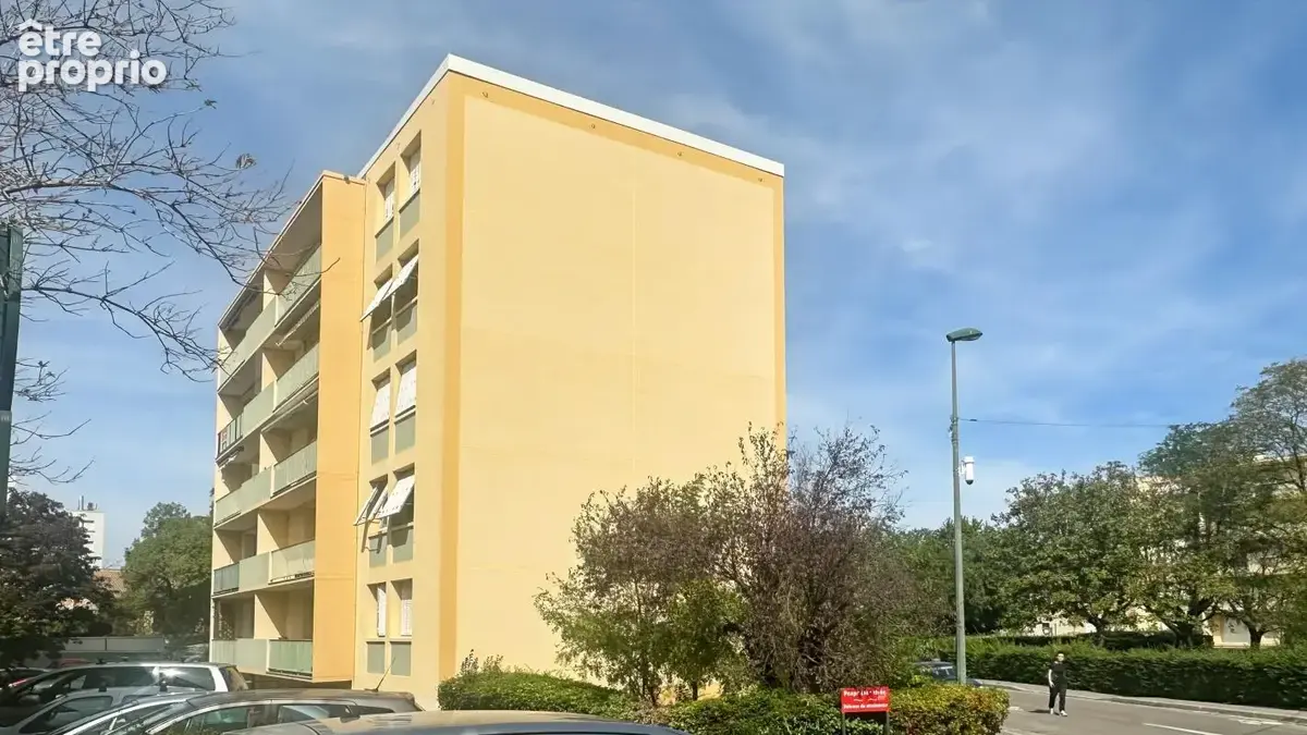 Valence - T4 de 75 m² - balcon - cave - cellier - place de parking privative - photo 4