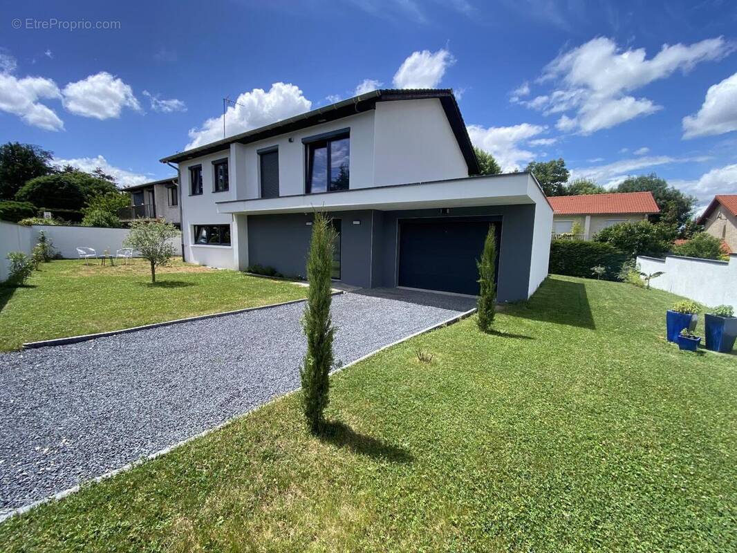 Photo 1 - Maison à LA TOUR-DE-SALVAGNY