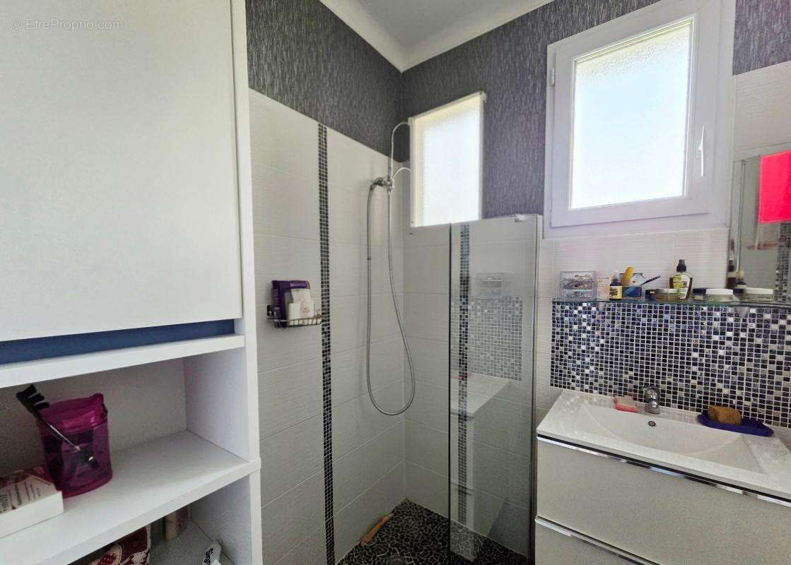 Maison à CHATEAUNEUF-DU-FAOU