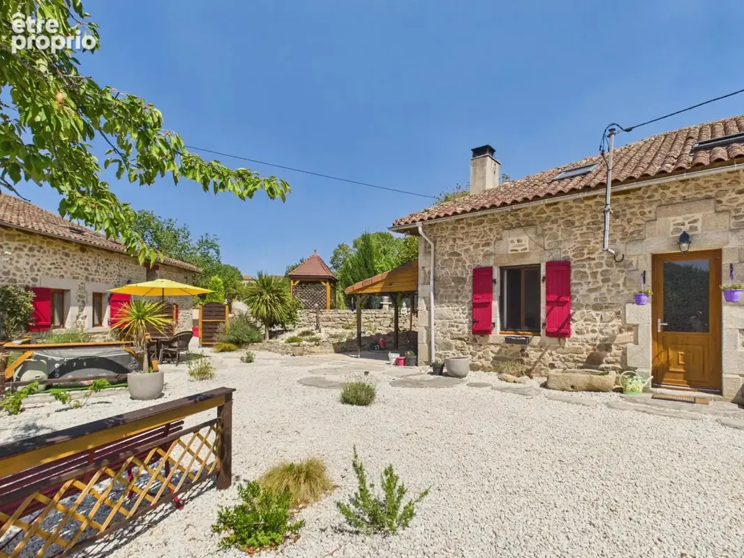 Charmante propriété avec deux maisons, grange et piscine chauffée - photo 18