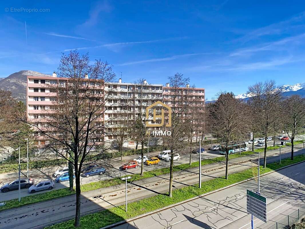 Appartement à SAINT-MARTIN-D'HERES