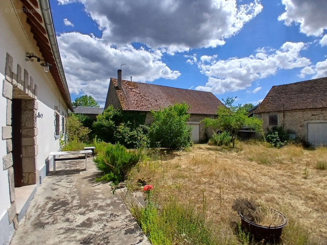 Exclusivité , maison de famille avec des grandes dépendances, entre Le Lac de Crescent et Lormes, Morvan à moi - photo 3