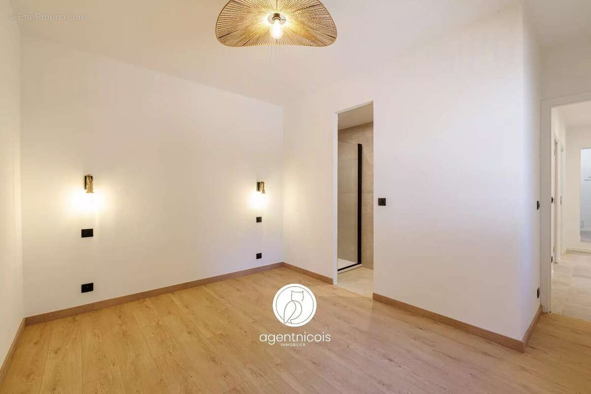 Appartement à SAINT-LAURENT-DU-VAR