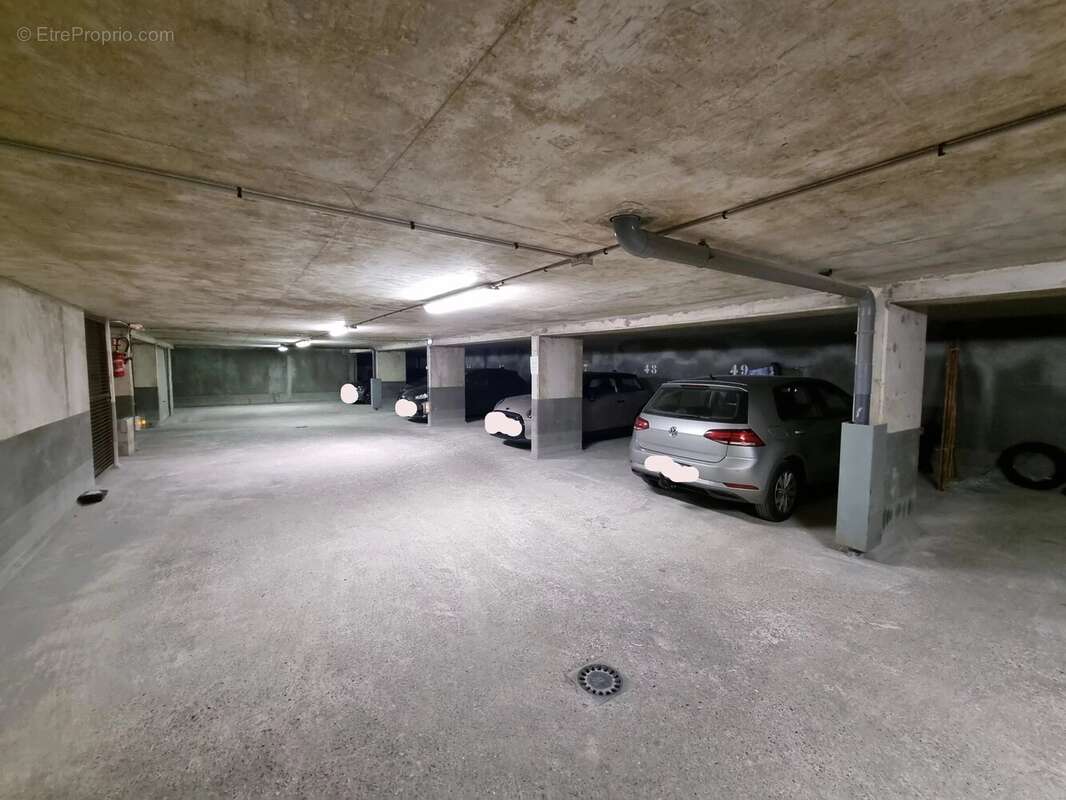 Parking à PARIS-15E