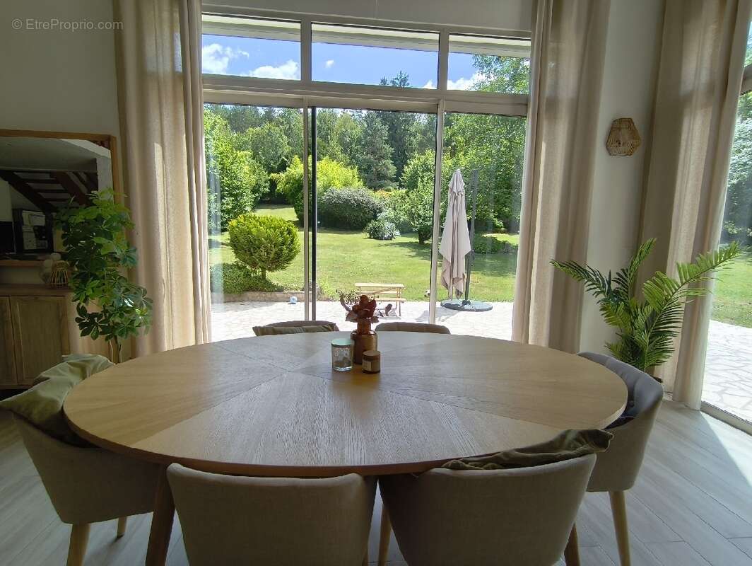 Maison 176 m² à Nesles-La-Vallee  - photo 6