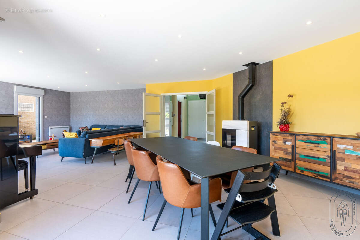 Maison 244 m² à Bierne  - photo 4