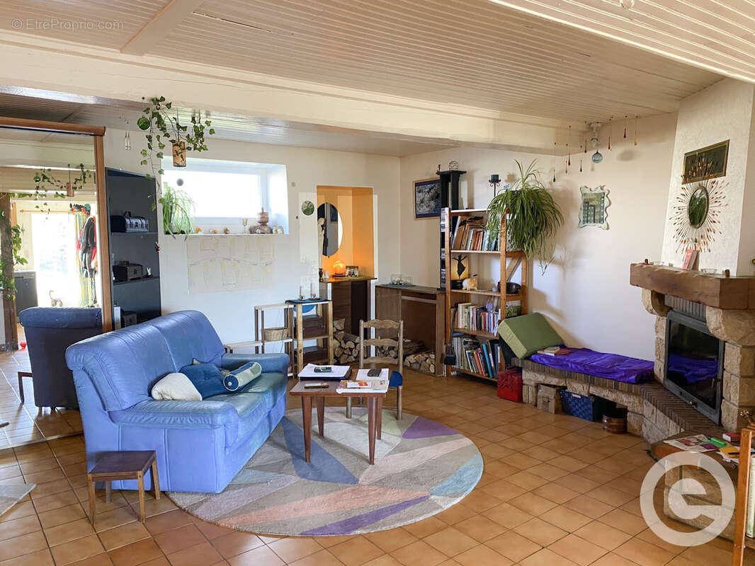 Maison à LA ROCHE-EN-BRENIL