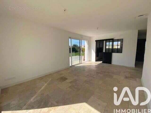 Photo 9 - Maison à CHAMPAGNE-LES-MARAIS