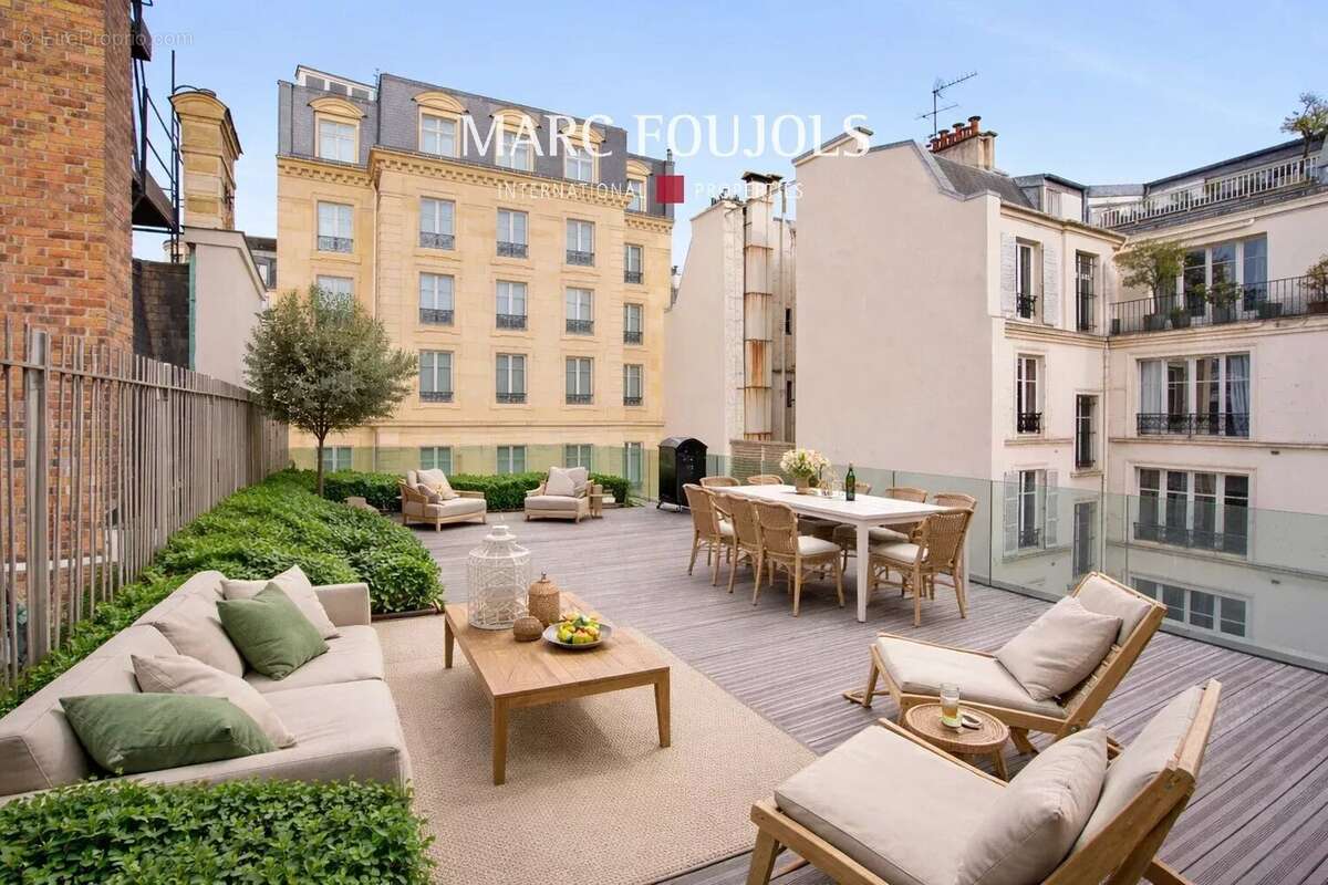 Appartement à PARIS-8E