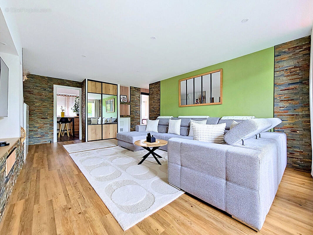 Appartement à LES PONTS-DE-CE