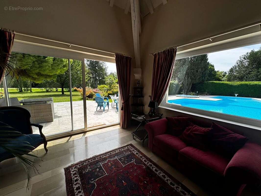 Maison à SAINT-NOM-LA-BRETECHE