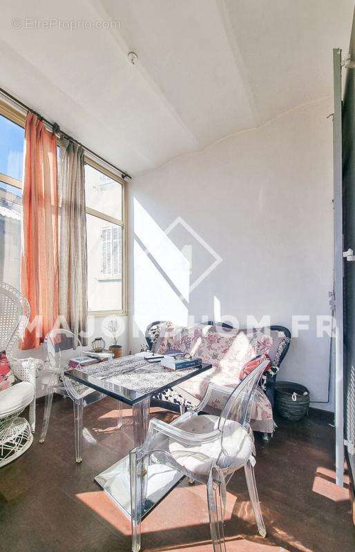 Appartement à MARSEILLE-5E