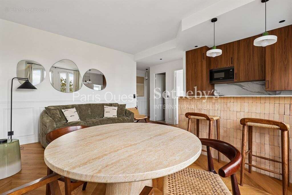 Appartement à PARIS-17E