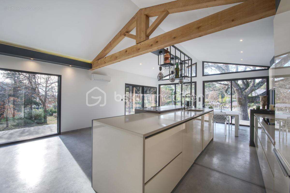 Maison à UCHAUX