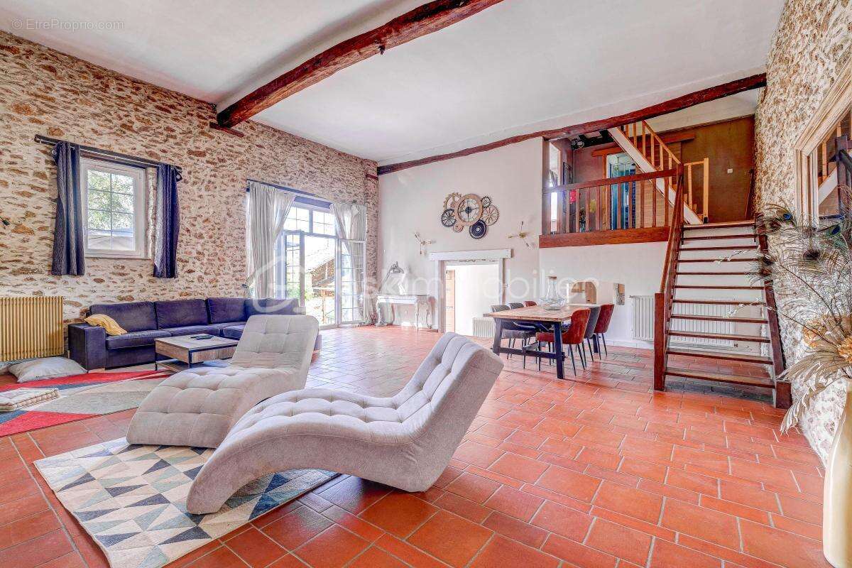 Saint-augustin – meulière de caractère – 190 m² – pièce de vie 63 m² – 4 chambres - photo 2