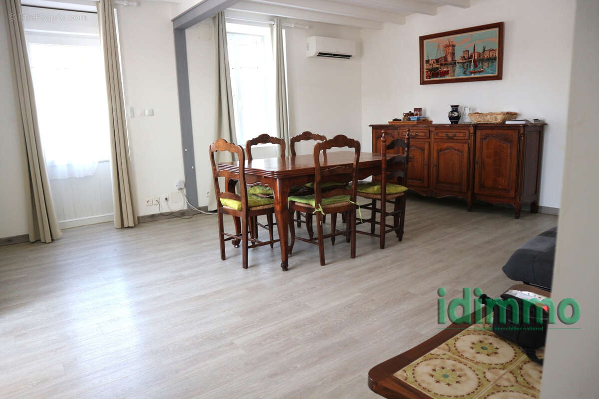 Belle maison en bon etat general de 100 m2 sur un terrain clos de 115 m2. centre bourg a proximite des commerc - photo 7