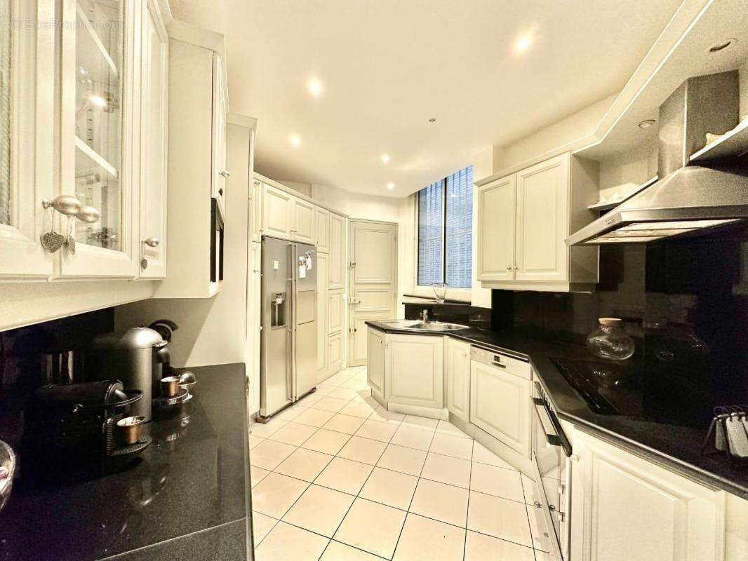 À VENDRE – Exceptionnel appartement de 242 m² à Paris 16e – à 100 m2 du Trocadéro - - photo 6