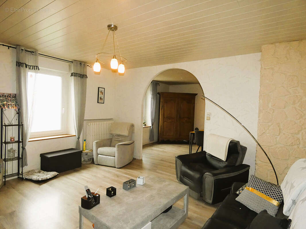 Maison à LINY-DEVANT-DUN