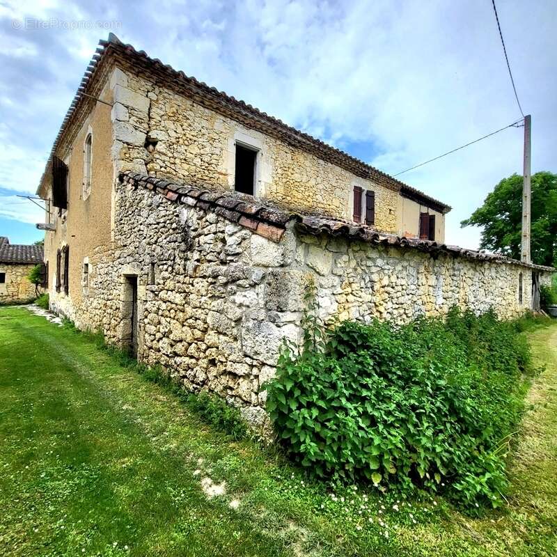 Maison à SAINT-CLAR