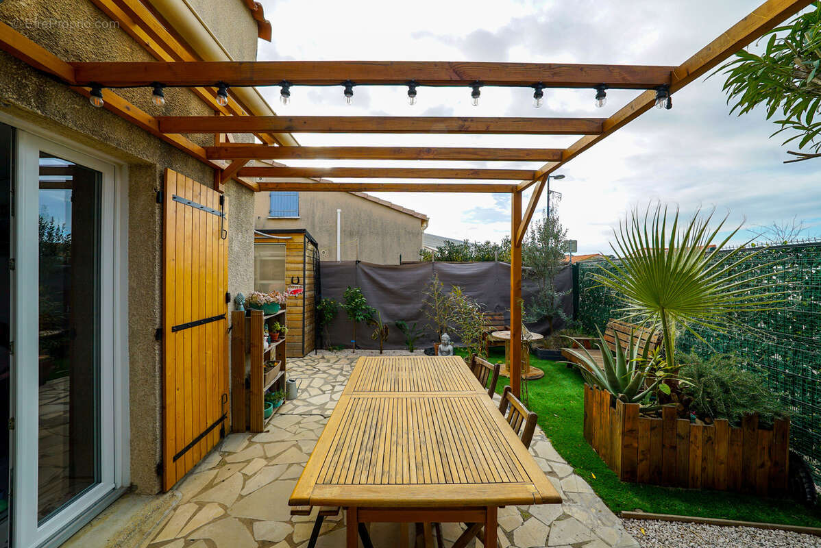 Maison à VIC-LA-GARDIOLE