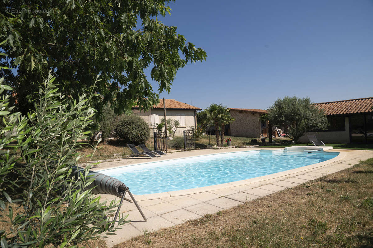 Maclas - Villa d'architecte haut de gamme avec piscine et dépendances - photo 22