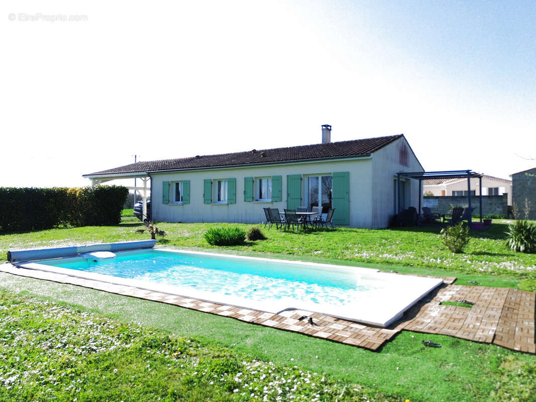 Maison à SAINT-CIERS-CHAMPAGNE