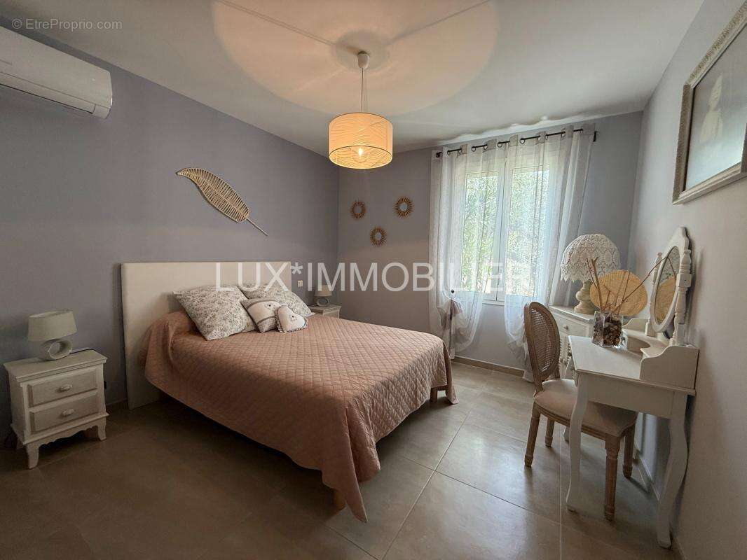 Noves - villa d'architecte, piscine pool-house, centre calme - photo 16