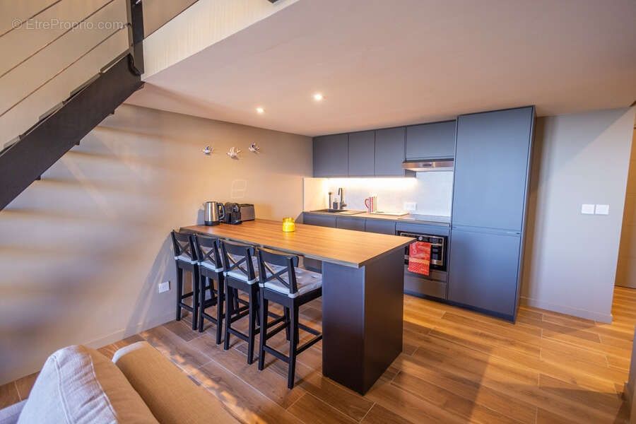 Appartement rénové avec vue mer   Centre du village - photo 3
