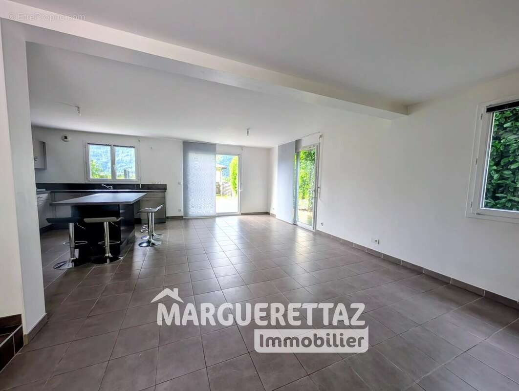 Maison à MARIGNIER