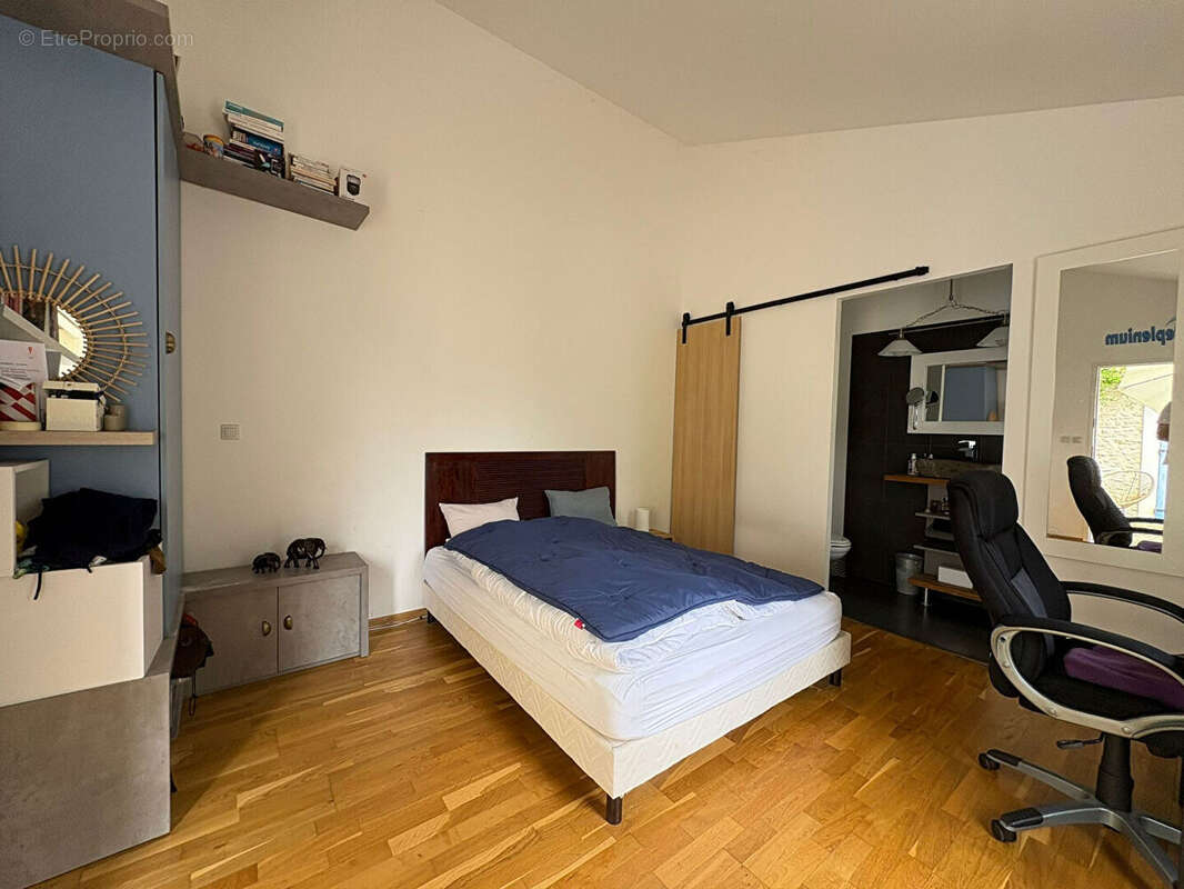 Maison à VALLANGOUJARD