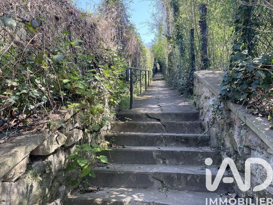 Terrain 326 m² à Bougival  - photo 3