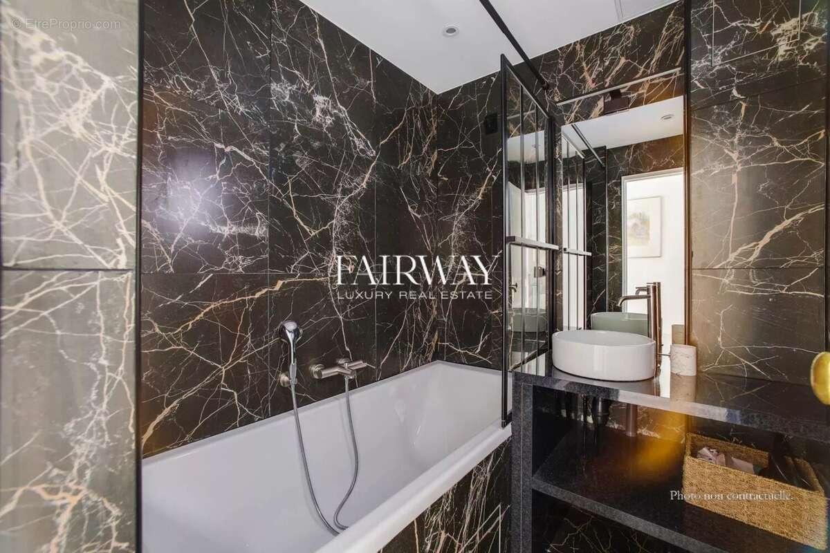 Appartement à PARIS-16E