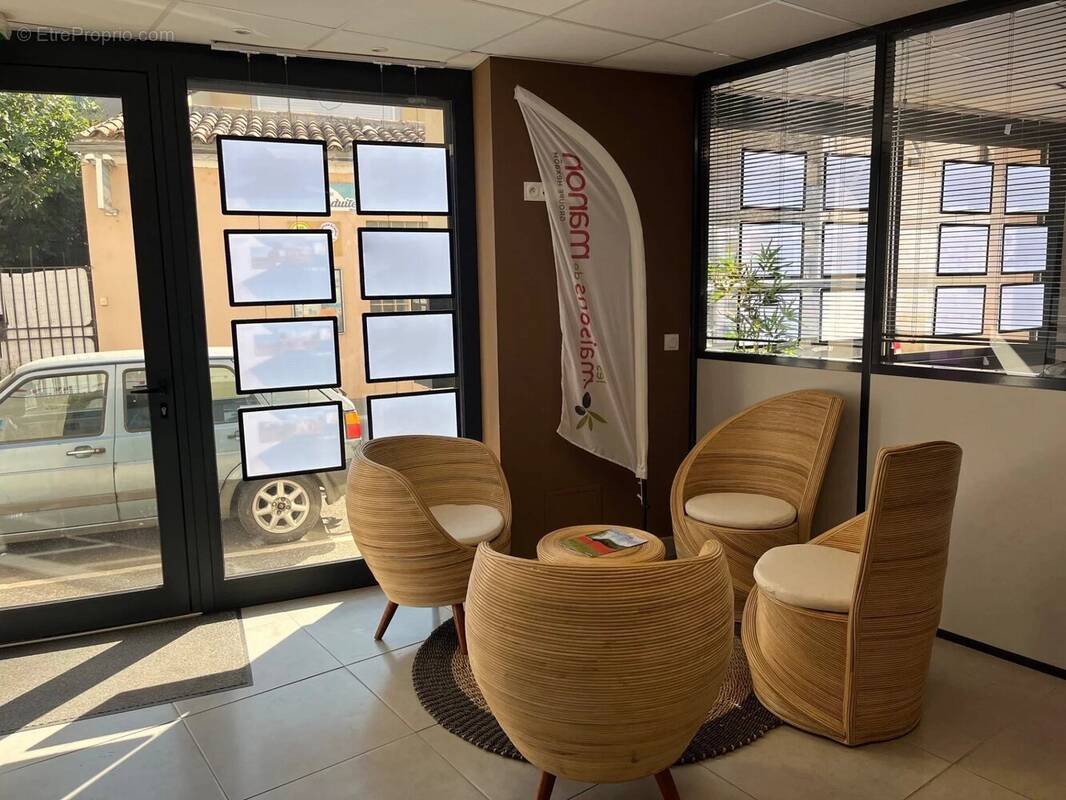 Commerce à VILLELAURE