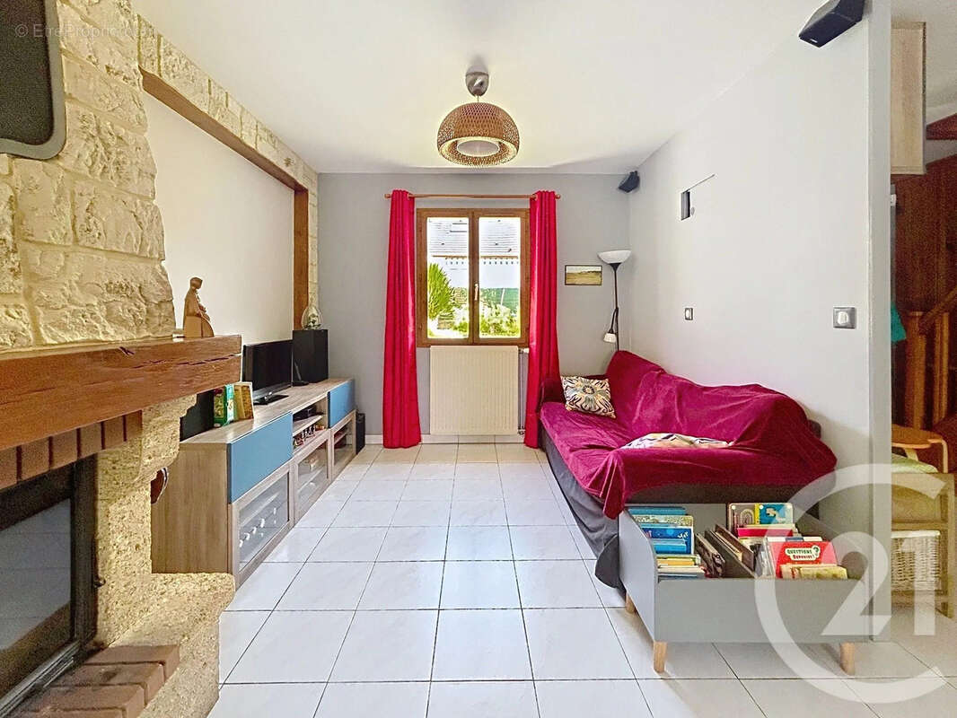 Maison à VAUX-LE-PENIL