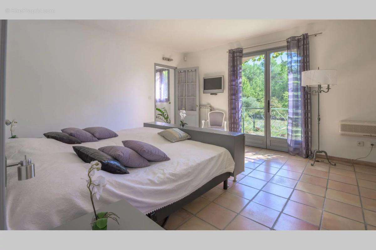 Maison 265 m² à Rognes  - photo 33